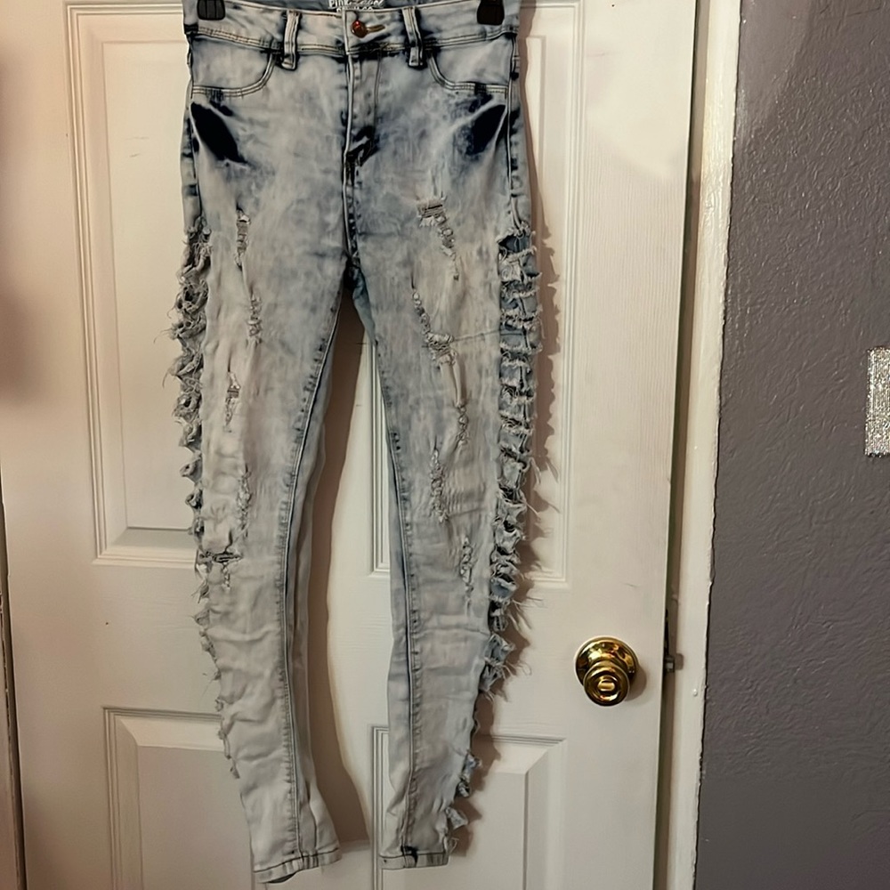 Lite blue jeans